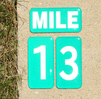 Permanently mark trails and bike paths with numbers, distance and direction with das Trail & Path Markers