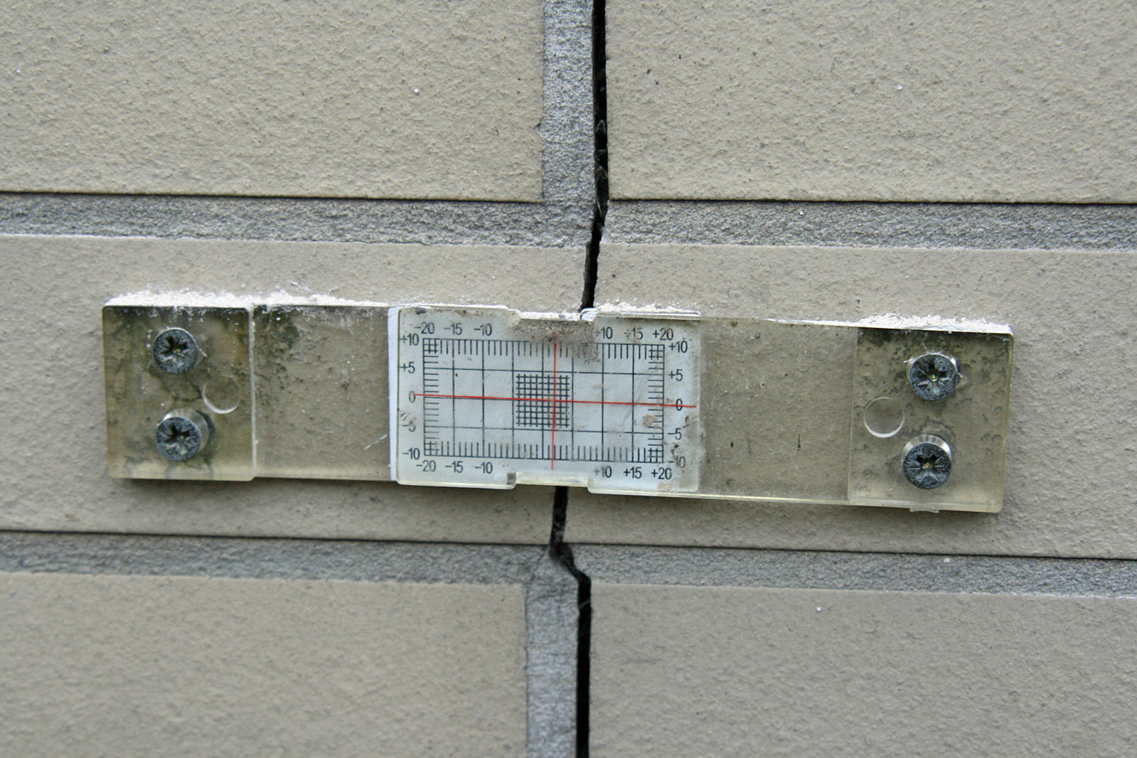 Tell-Tale Crack Monitor